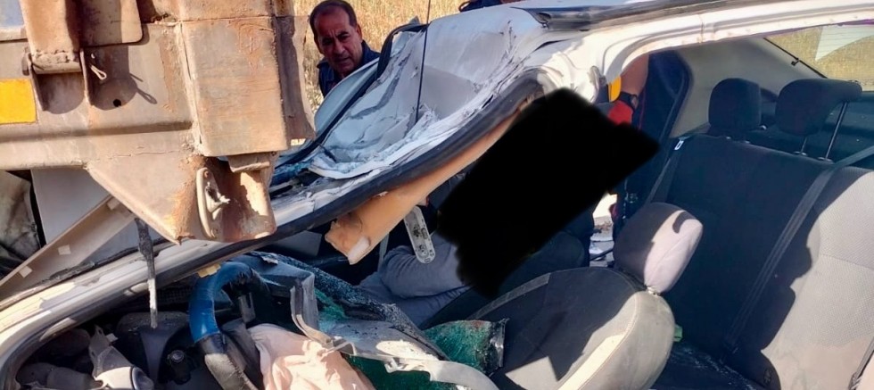 KAHRAMANMARAŞ’TA OTOMOBİL TIRA ARKADAN ÇARPTI: 2 YARALI