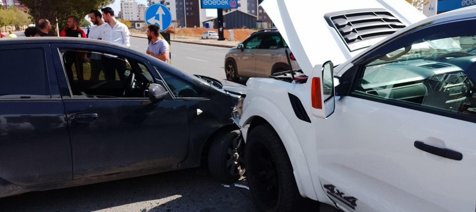 kAHRAMANMARAŞ’TA ZİNCİRLEME KAZA: 2 YARALI