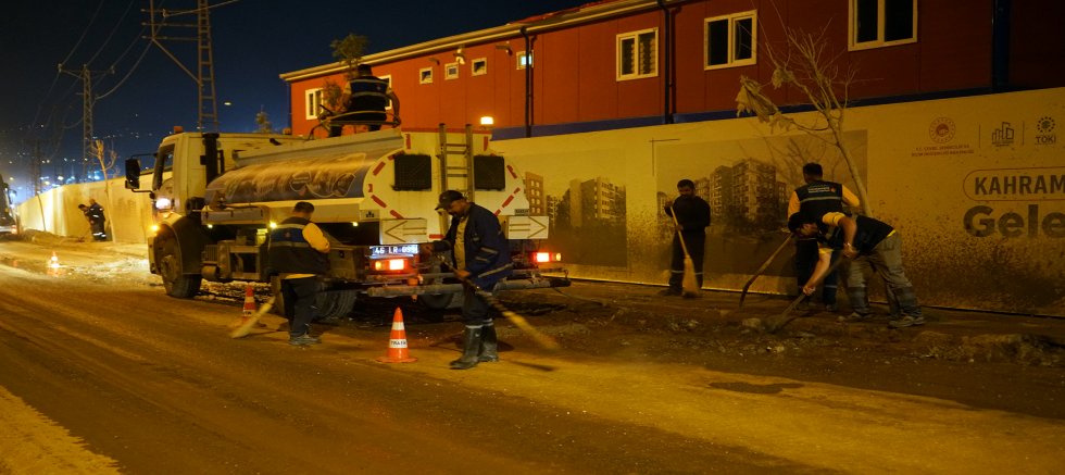 BÜYÜKŞEHİR’DEN DOĞUKENT’TE TEMİZLİK SEFERBERLİĞİ