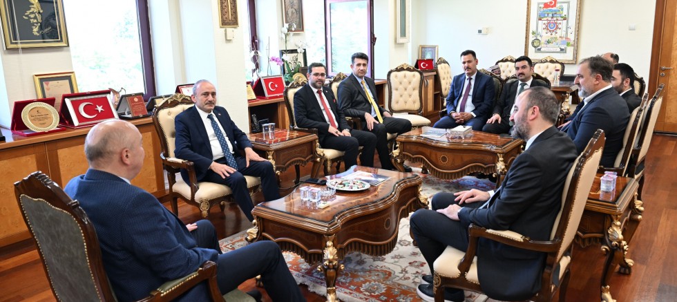 ÖZ SAĞLIK-İŞ SENDİKA BAŞKANI DEVLET SERT, KSÜ REKTÖRÜ PROF. DR. ALPTEKİN YASIM’I ZİYARET ETTİ