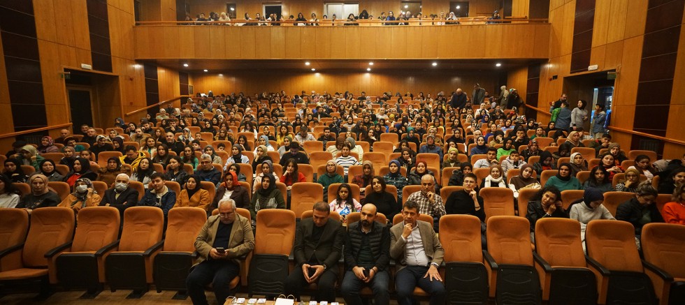 ŞİİR VE EDEBİYAT GÜNLERİ’NDE CAHİT ZARİFOĞLU’NUN HAYATI SAHNEYE TAŞINDI