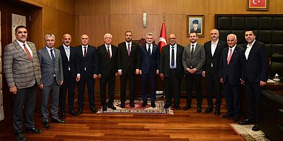 Tüm ilçe belediye başkanları ile bir araya gelen Büyükşehir Belediye Başkanı Fırat Görgel