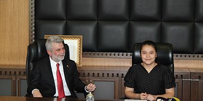 23 Nisan Ulusal Egemenlik ve Çocuk Bayramı’nda koltuğunu 6. sınıf öğrencisi Tuğsem Ersoy’a devreden Başkan Görgel