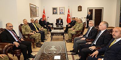 Programı kapsamında Kahramanmaraş’a gelen Milli Savunma Bakanı Yaşar Güler ile Valiliği ziyaret eden Başkan Güngör