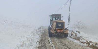 DULKADİROĞLU’NDA KIRSAL MAHALLELERDE KARLA MÜCADELE SÜRÜYOR