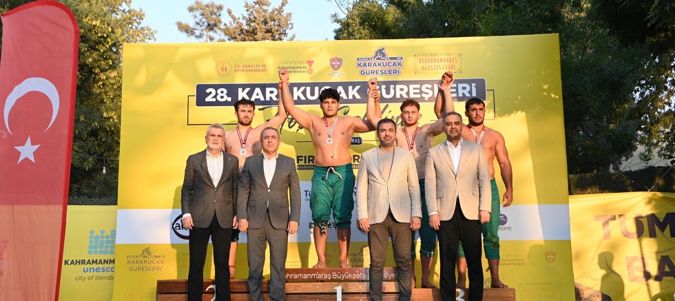 26 YILLIK HASRET ER MEYDANINDA SON BULDU; PEHLİVANLAR ÖDÜLLERİNE KAVUŞTU