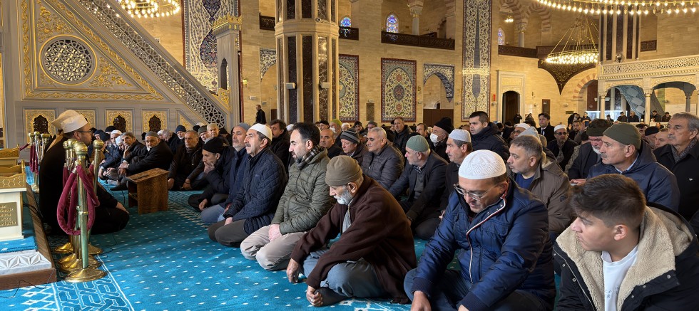 ABDÜLHAMİD HAN CAMİİ’NDE DEPREM ŞEHİTLERİ İÇİN MANEVİ BULUŞMA