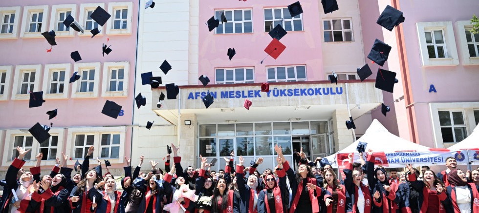 AFŞİN MESLEK YÜKSEKOKULU’NDA MEZUNİYET COŞKUSU YAŞANDI