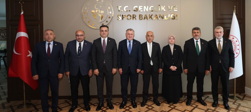   AK PARTİ KAHRAMANMARAŞ HEYETİ GENÇLİK VE SPOR BAKANI BAK İLE BİR ARAYA GELDİ