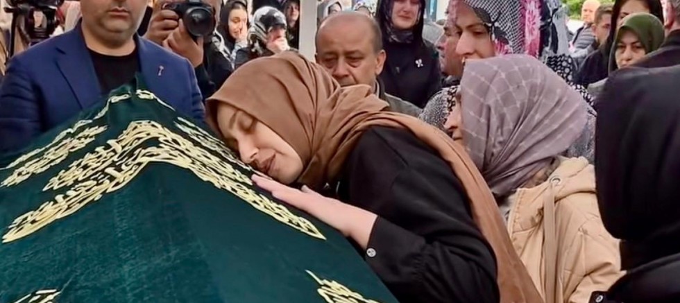 ALMİNA AĞAOĞLU SON YOLCULUĞUNA UĞURLANDI