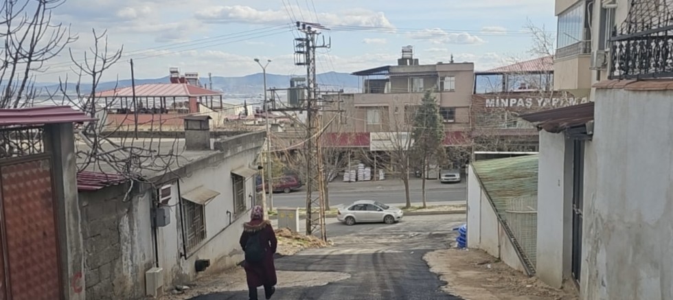 ALTYAPISI TAMAMLANAN NOKTALARDA YOLLAR BİR BİR ONARILIYOR