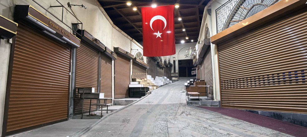 ASIRLIK ÇARŞIDA MODERN DOKUNUŞ; AYDINLATMALAR BAŞTAN AŞAĞI YENİLENİYOR