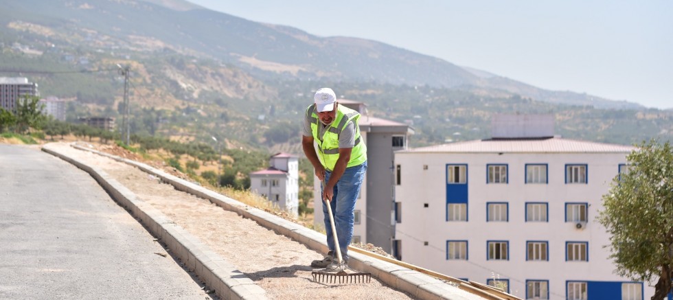  BALLICA MAHALLESİ YENİ GÖRÜNÜMÜNE KAVUŞTU: KİLİT PARKE KALDIRIM VE MERDİVENLER HİZMETE AÇIL