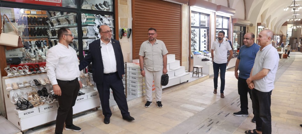 BAŞKAN AKPINAR, RESTORASYONU TAMAMLANAN TARİHÎ KAPALI ÇARŞIDA ESNAFLA BULUŞTU