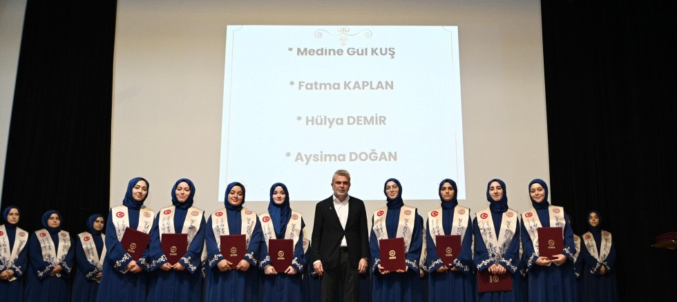 BAŞKAN GÖRGEL, 70 HAFIZIN MEZUNİYET SEVİNCİNE ORTAK OLDU