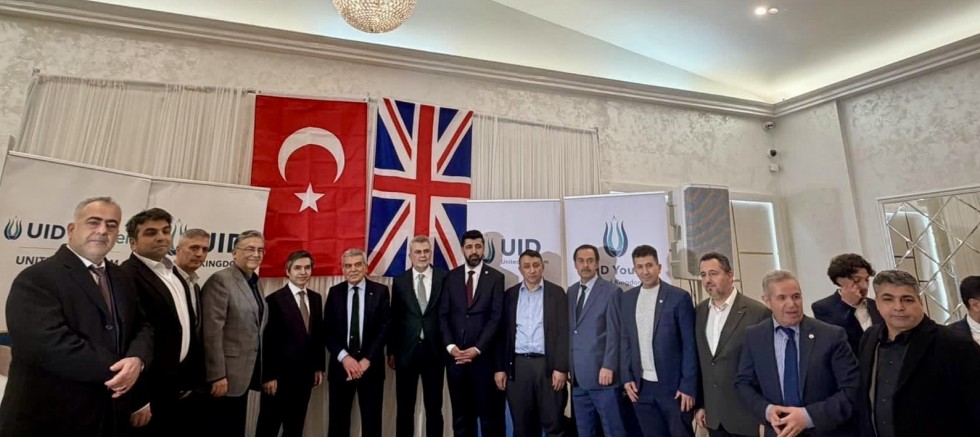 BAŞKAN GÖRGEL, İNGİLTERE’DE BİRLİK SOFRASINDA BULUŞTU