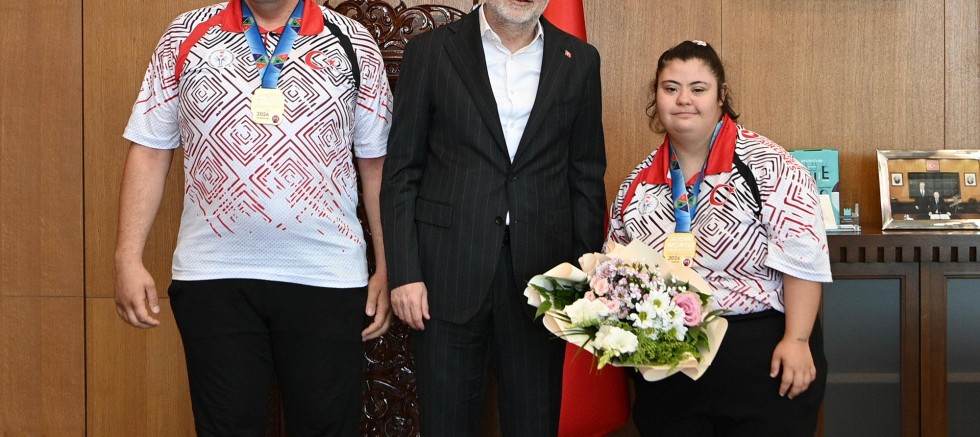 BAŞKAN GÖRGEL, JUDO DÜNYA ŞAMPİYONU ZEYNEP SUDE’Yİ MİSAFİR ETTİ