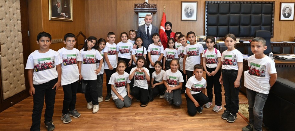 BAŞKAN GÖRGEL, MİNİK ÖĞRENCİLERİ AĞIRLADI