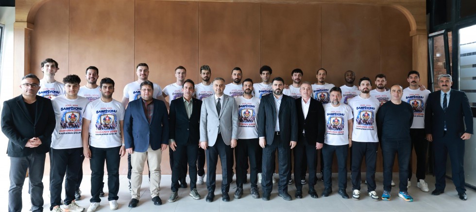 BAŞKAN TOPTAŞ, EFELER LİGİ’NE YÜKSELEN ONİKİŞUBAT BELEDİYE SPOR İLE ŞAMPİYONLUK YEMEĞİNDE BULUŞTU