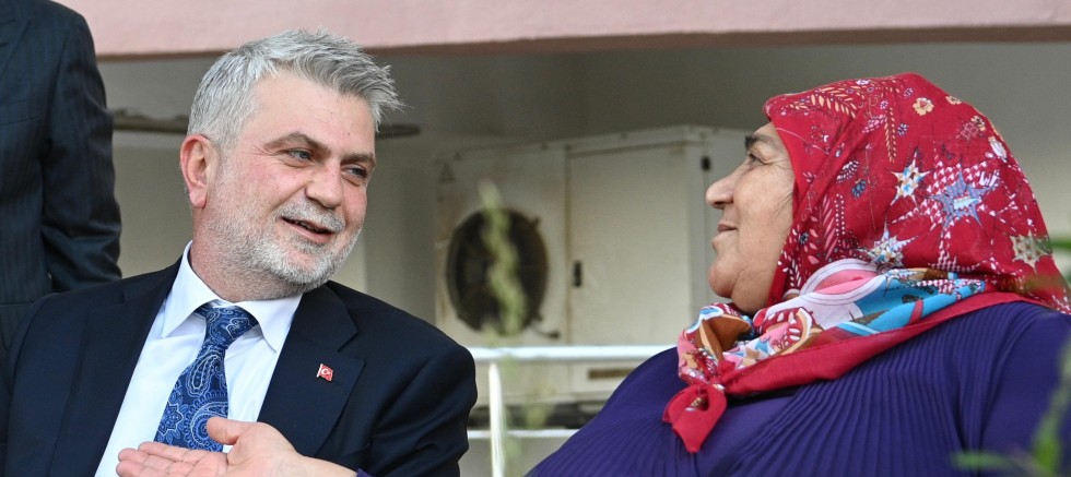 BAYRAM COŞKUSU ŞEHRİN ULU ÇINARLARIYLA PAYLAŞILDI