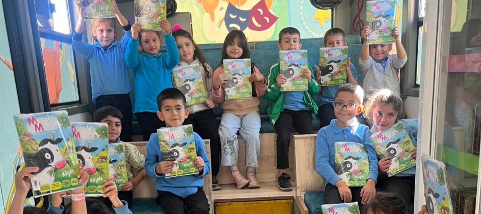 BİR OTOBÜS BİN HAYAL; MOBİL ÇOCUK KÜTÜPHANESİ ÇOCUKLARLA BULUŞTU