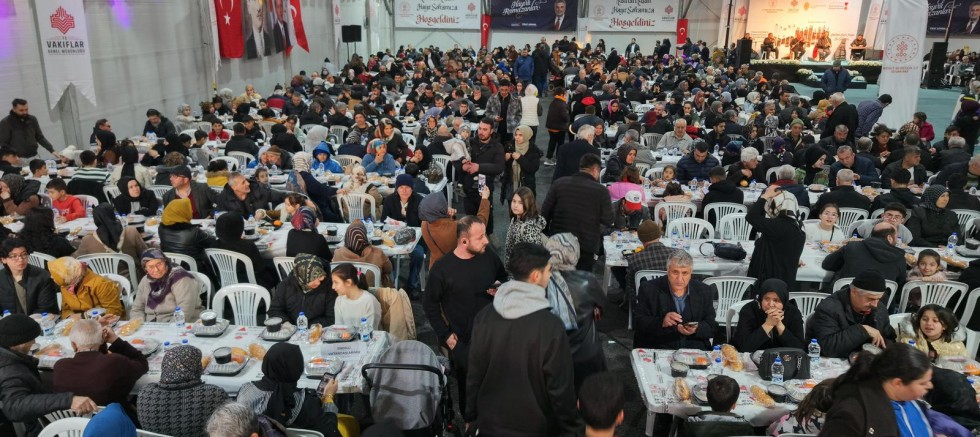 BİRLİK SOFRALARI, GELENEKSEL GÖSTERİLER; RAMAZAN COŞKUSU ÜÇÜNCÜ GÜNDE DE ZİRVEDE