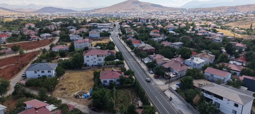 BÜYÜKŞEHİR, AFŞİN’DE 3 MAHALLENİN ULAŞIMINI İYİLEŞTİREN YOL YATIRIMINI TAMAMLADI