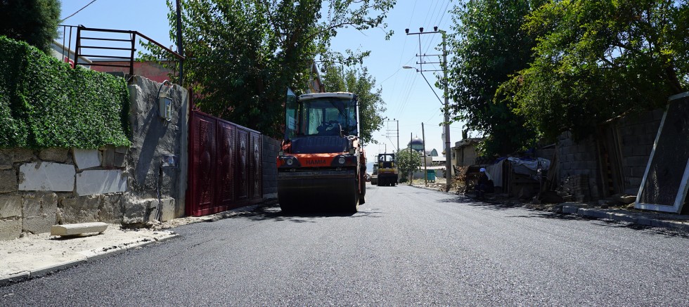BÜYÜKŞEHİR’DEN GENÇOSMAN’DA KESİNTİSİZ ASFALT MESAİSİ