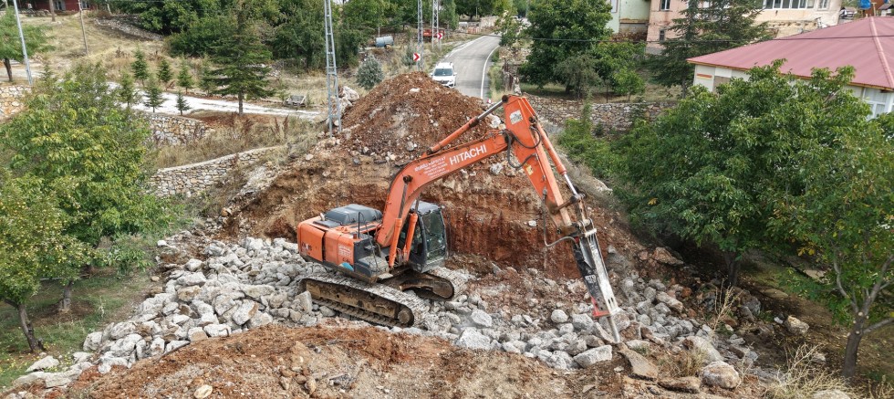 BÜYÜKŞEHİR’DEN GÖKSUN KIRSALINDA KÖPRÜ MENFEZ YATIRIMI