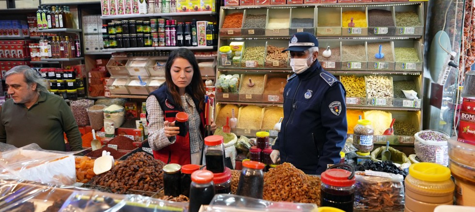 BÜYÜKŞEHİR’DEN TÜKETİCİ İÇİN NÖBET; RAFLAR, FİYATLAR VE HİJYEN MERCEK ALTINDA