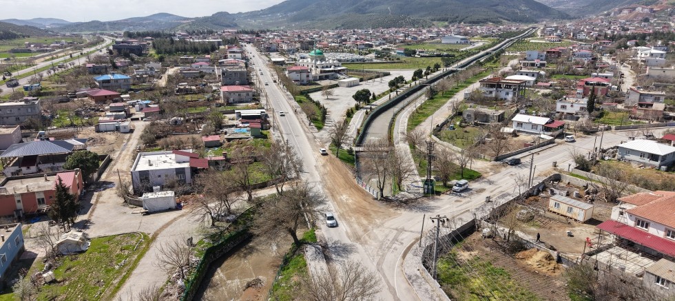 BÜYÜKŞEHİR’DEN TÜRKOĞLU ŞEKEROBA’NIN ULAŞIM ALTYAPISINA GÜÇLÜ DOKUNUŞ