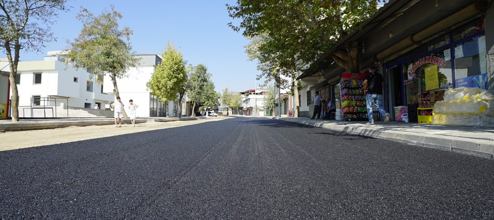 BÜYÜKŞEHİR, DULKADİROĞLU ALPASLAN CADDESİ’NDE KAPSAMLI DÖNÜŞÜMÜ SÜRDÜRÜYOR