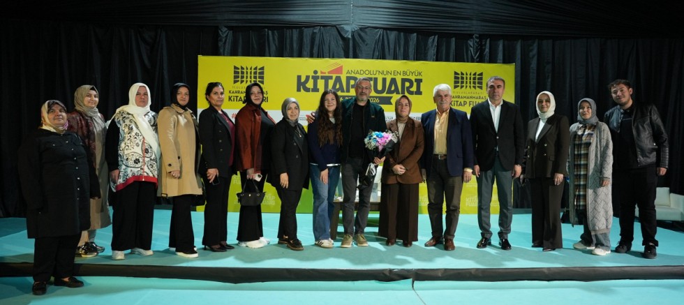BÜYÜKŞEHİR’İN KİTAP FUARINDA SALİH ZENGİN’DEN ÇOCUKLARA KİTAP SEVGİSİ ÜZERİNE SÖYLEŞİ