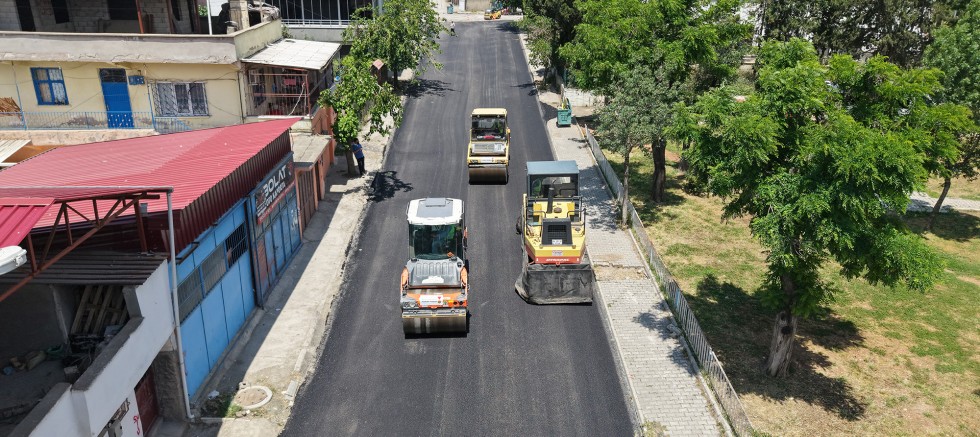  BÜYÜKŞEHİR, YAVUZ SELİM MAHALLESİ’NDE 3 ARTERİ DAHA SICAK ASFALTLA BULUŞTURUYOR
