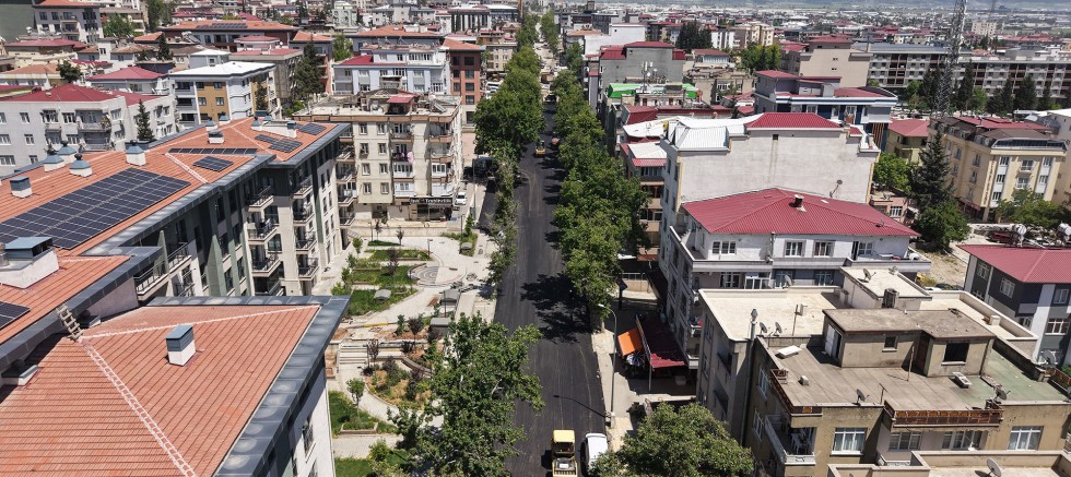 CAHİT ZARİFOĞLU CADDESİ YENİ YÜZÜNE KAVUŞUYOR