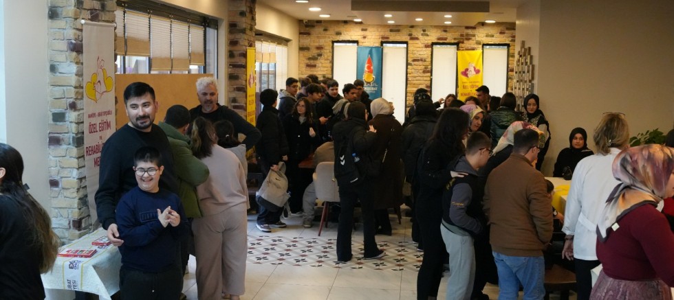 DOKMER’DE SEVGİ KAZANDI: DOWN SENDROMLULAR GÜNÜ’NE RENKLİ KUTLAMA