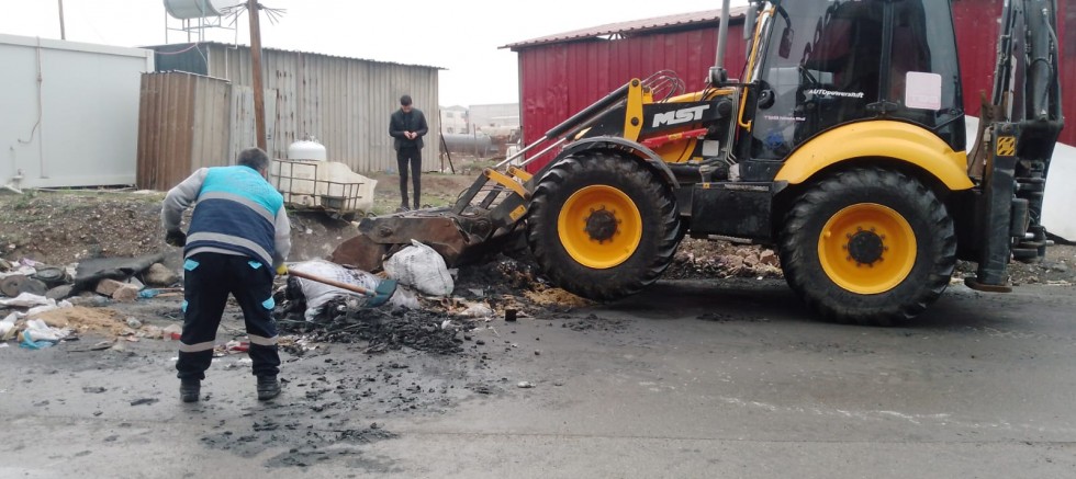 DULKADİROĞLU’NDA BAYRAM ÖNCESİ TEMİZLİK ÇALIŞMALARI HIZ KAZANDI