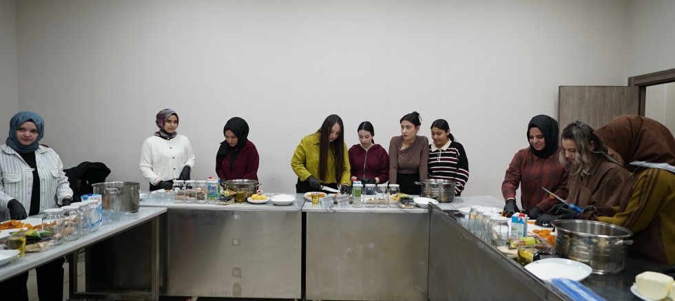 GELENEKSEL KÜLTÜRÜN LEZZETLİ HİKÂYESİ PUSULA MARAŞ’IN ATÖLYESİNDE YAZILDI