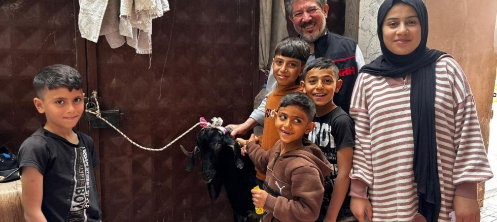 İHH KURBAN BAYRAMI’NDA YETİM VE DEPREMZEDE AİLELERİ UNUTMADI