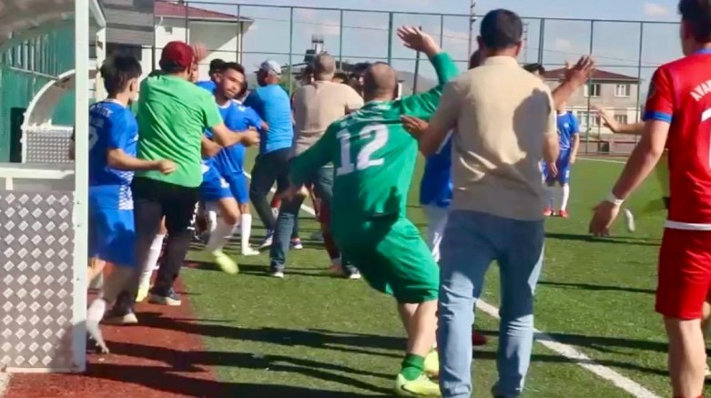 KAHRAMANMARAŞ 2. AMATÖR’DE OLAYLI FİNAL: ŞAMPİYONLUK MAÇI TATİL EDİLDİ
