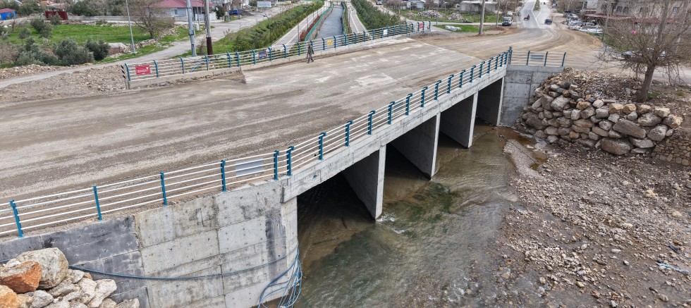 KAHRAMANMARAŞ BÜYÜKŞEHİR, 10 MİLYONLUK YATIRIMLA ŞEKEROBA’NIN YENİ KÖPRÜSÜNÜ HİZMETE SUNDU