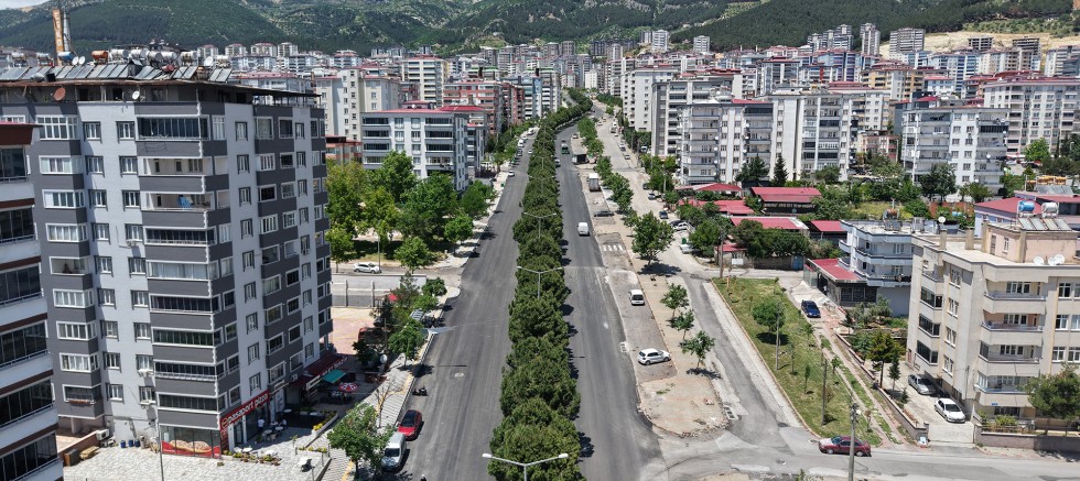 KAHRAMANMARAŞ BÜYÜKŞEHİR, AHIR DAĞI CADDESİ’NDE ASFALT SERİMİNİ TAMAMLADI