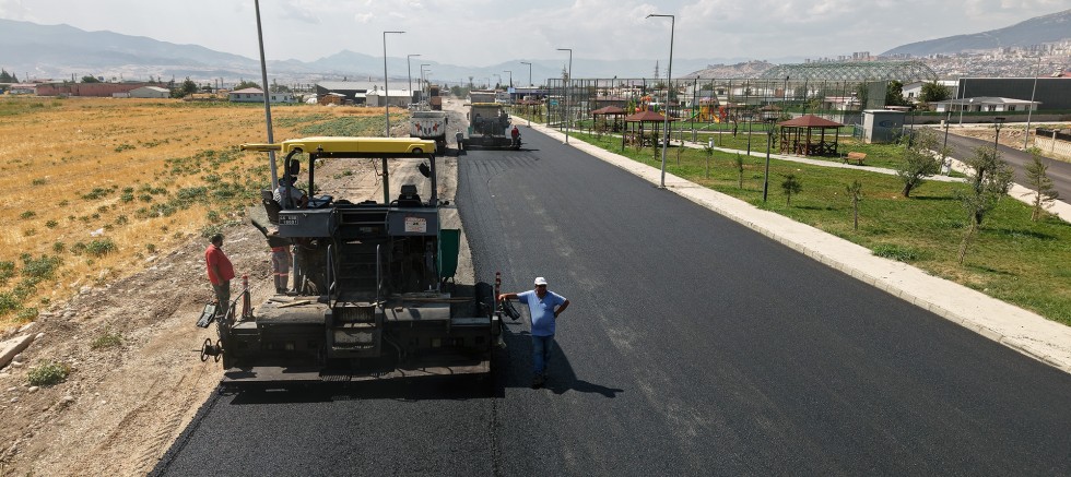 KAHRAMANMARAŞ BÜYÜKŞEHİR, ASFALT MESAİSİNİ YENİ HAFTADA 20 FARKLI NOKTADA SÜRDÜRECEK