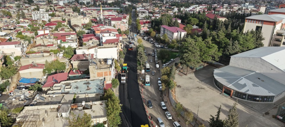 KAHRAMANMARAŞ BÜYÜKŞEHİR BAYAZITLI BULVARI’NDA ASFALT MESAİSİNİ SÜRDÜRÜYOR