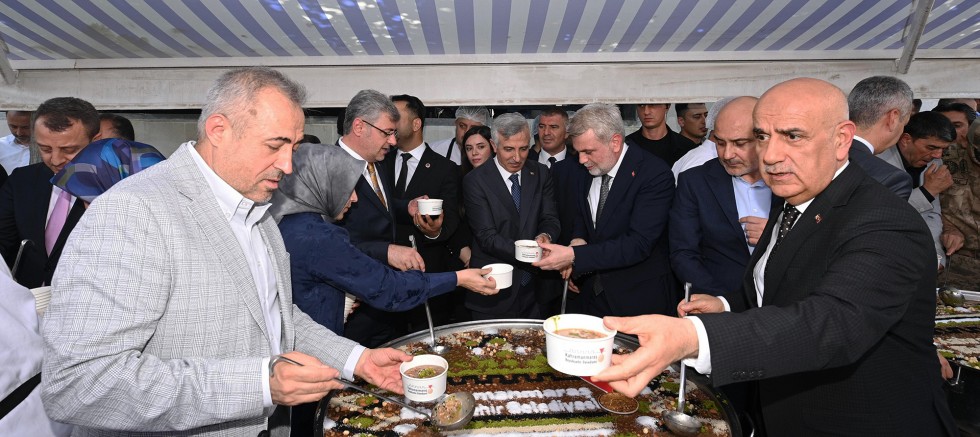 KAHRAMANMARAŞ BÜYÜKŞEHİR, BİNLERCE VATANDAŞI AŞURE BEREKETİNDE BULUŞTURDU