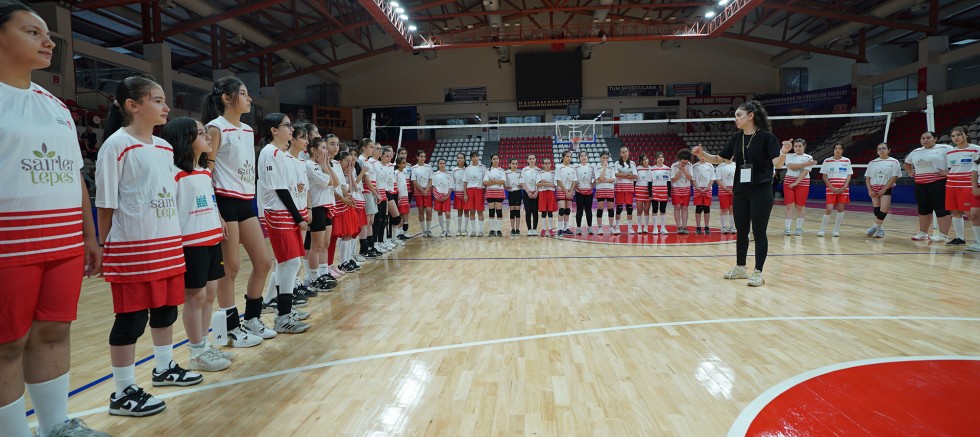 KAHRAMANMARAŞ BÜYÜKŞEHİR’DEN KADIN VOLEYBOLUNA GÜÇLÜ ALTYAPI DESTEĞİ