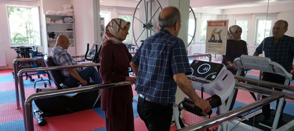 KAHRAMANMARAŞ BÜYÜKŞEHİR’DEN ULU ÇINARLARIN HAYATINI KOLAYLAŞTIRAN YATIRIMLARINI ARTIRARAK SÜRDÜRÜYOR