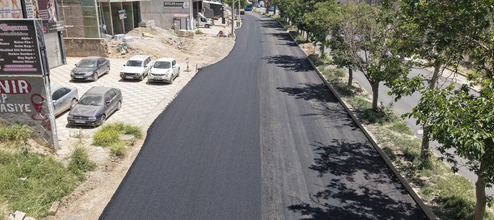 KAHRAMANMARAŞ BÜYÜKŞEHİR, DOĞUKENT YOLUNDA ASFALT MESAİSİNİ SÜRDÜRÜYOR
