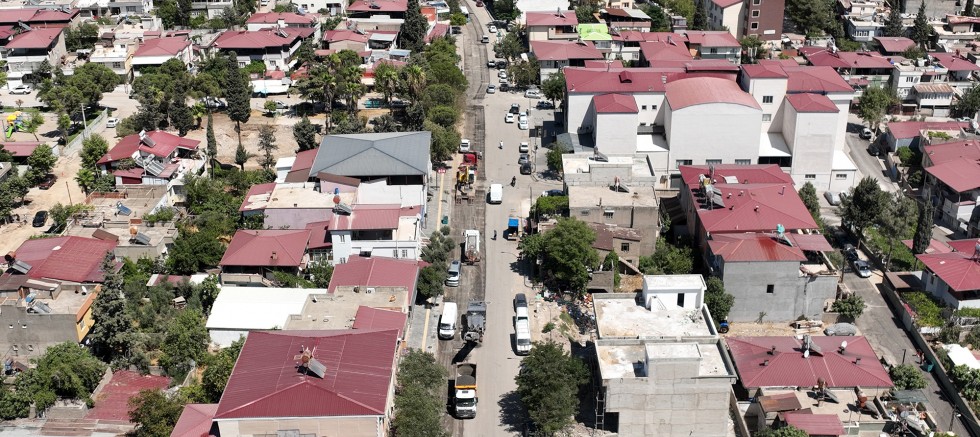 KAHRAMANMARAŞ BÜYÜKŞEHİR, DULKADİROĞLU HACI MURAT CADDESİ’Nİ ASFALTA HAZIRLIYOR
