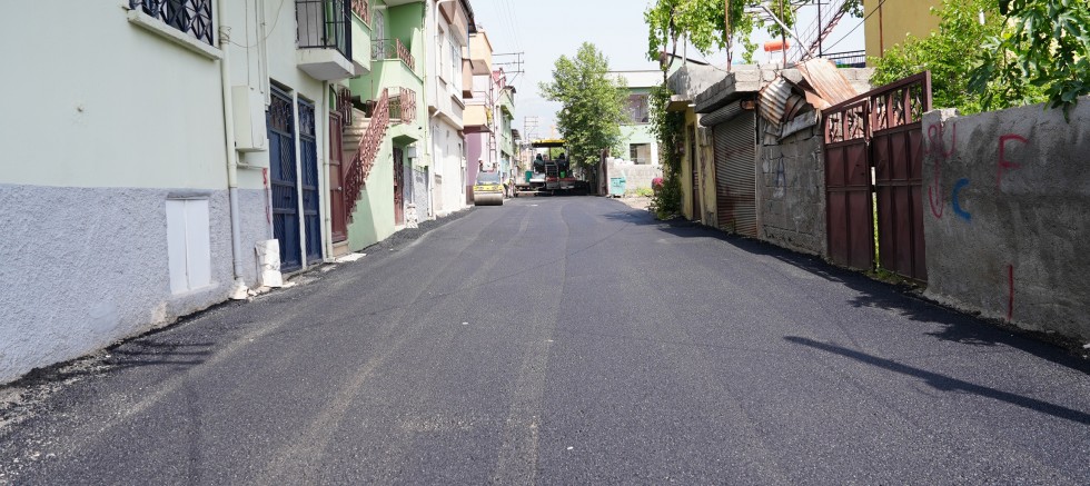 KAHRAMANMARAŞ BÜYÜKŞEHİR, DULKADİROĞLU YAVUZ SELİM MAHALLESİ’NDE SOKAK SOKAK CADDE CADDE ASFALT SERİYOR
